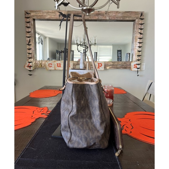 Michael Kors Logo Set - Picture 4 of 11